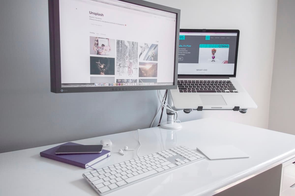 Best Minimalist Business Tools for Solopreneurs 2025 — illustration