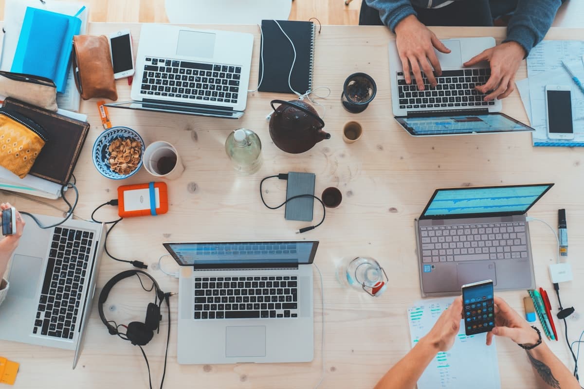 Best Slack Alternatives for Solopreneurs 2025 — illustration
